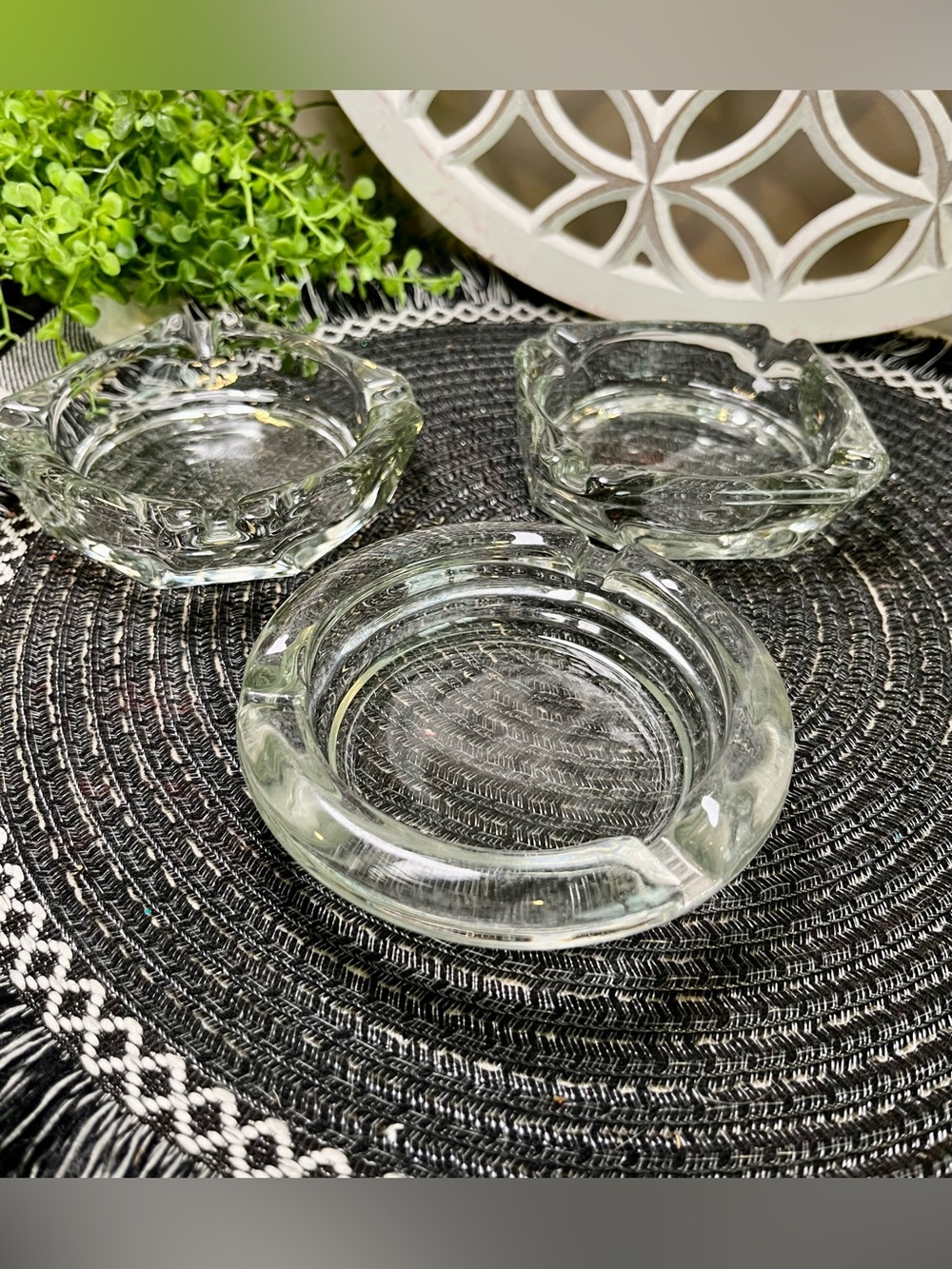 Set of Three Clear Glass Ashtray’s - Classic Round and Square Designs - Picture 2 of 12